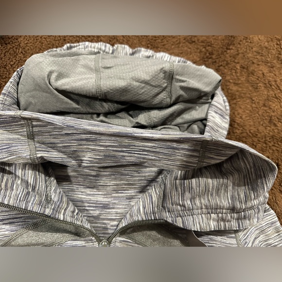 Lululemon Zip-up with Hood - Size 6 - Picture 4 of 8